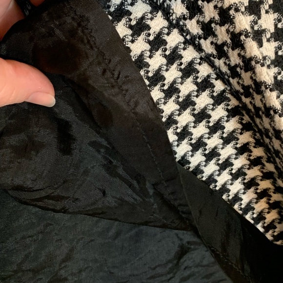 Casual Corner (size 16) Black and Cream Houndstooth Tweed, Lined Skirt with slit - Picture 6 of 8